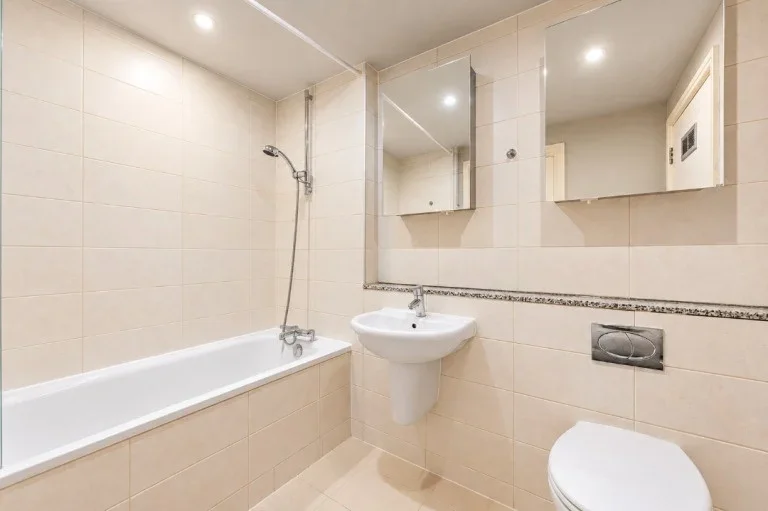 Flat Argyll Road in Greater London