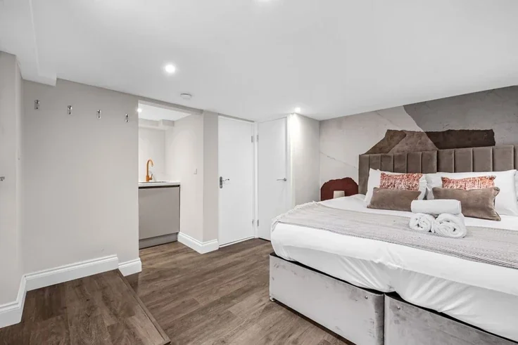 Room Gunton Road in Greater London