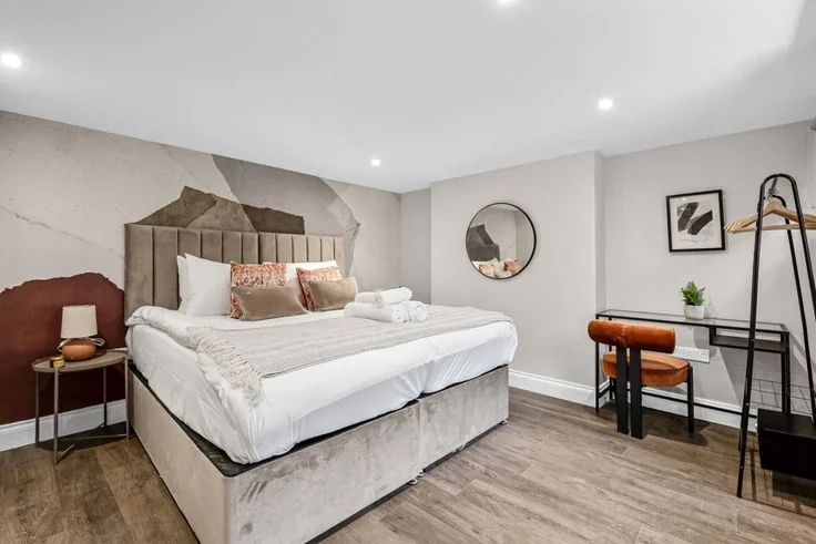 Room Gunton Road in Greater London
