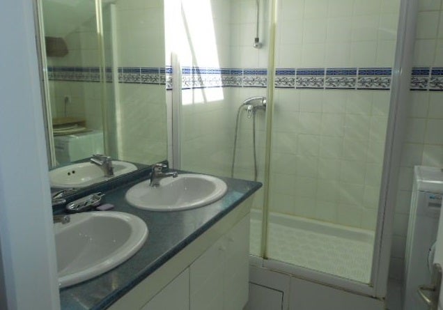 Room Rue des Treilles in Libourne