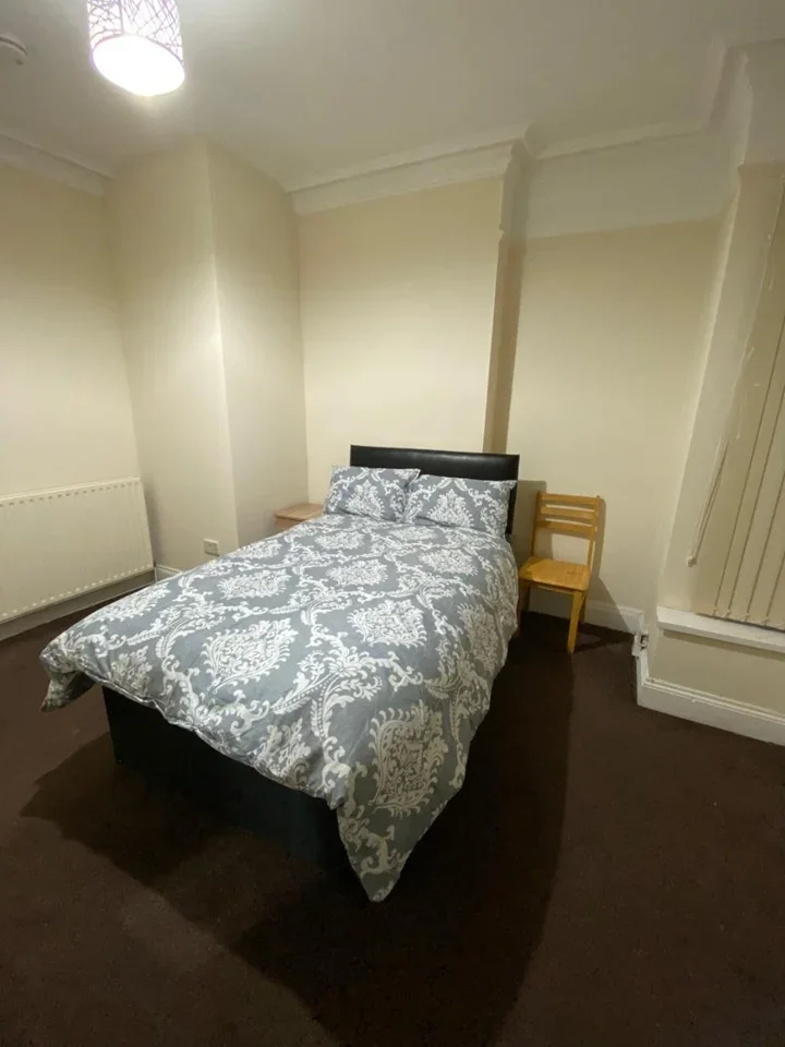 Room Alexander Road in Birmingham