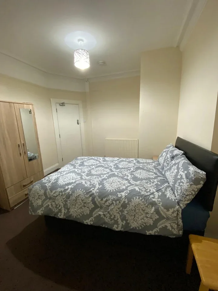 Room Alexander Road in Birmingham