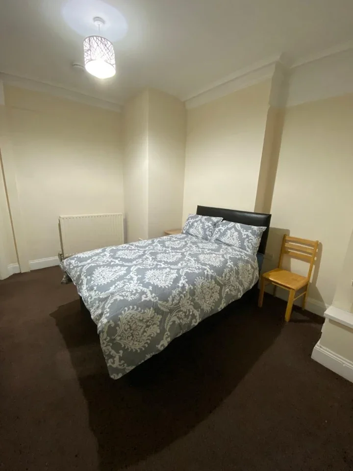 Room Alexander Road in Birmingham