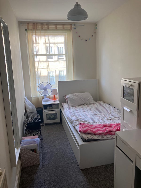 Room Carnarvon Street in Glasgow