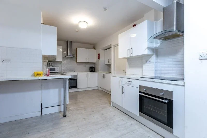 Flat St Leonards Gardens in Greater London
