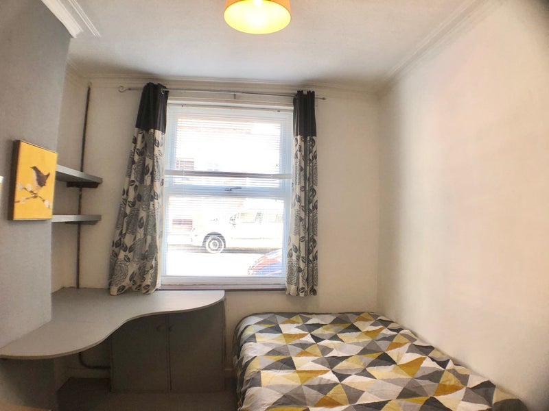 Room Mellard Street in Newcastle-under-Lyme