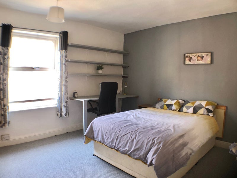 Room Mellard Street in Newcastle-under-Lyme