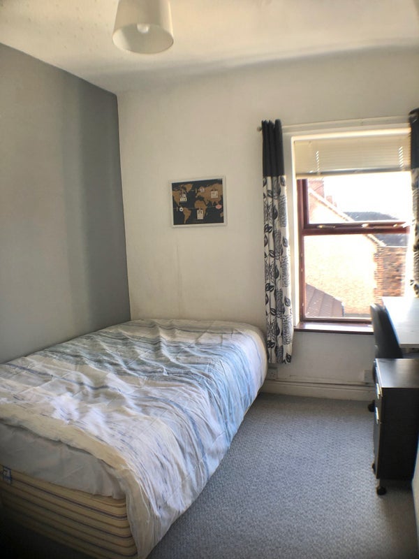 Room Mellard Street in Newcastle-under-Lyme
