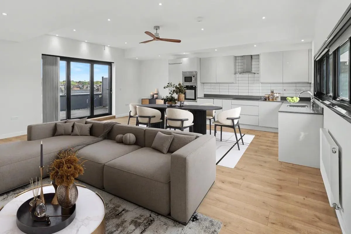 Flat Oaklands Road in Greater London