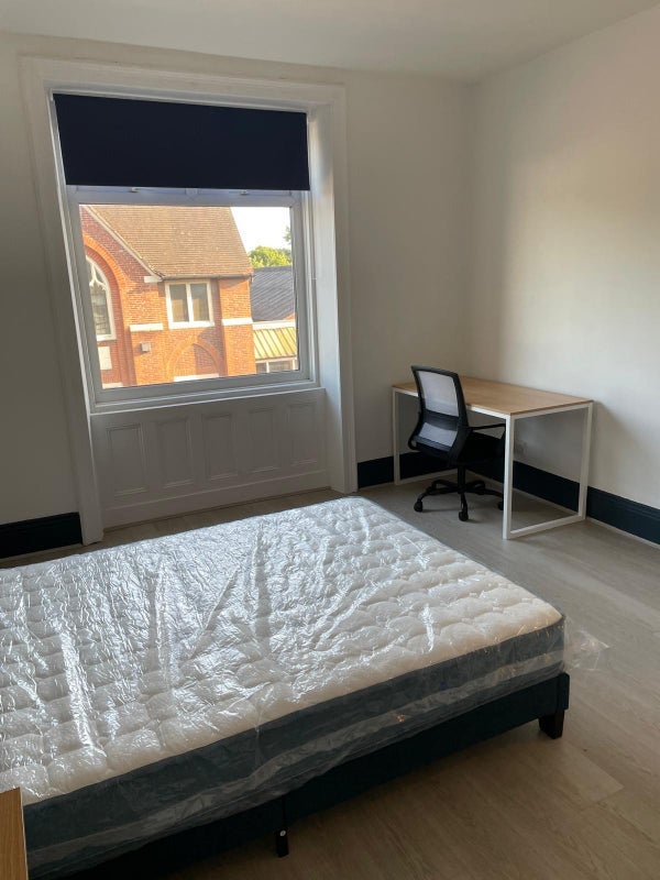 Room Shields Road in Gateshead