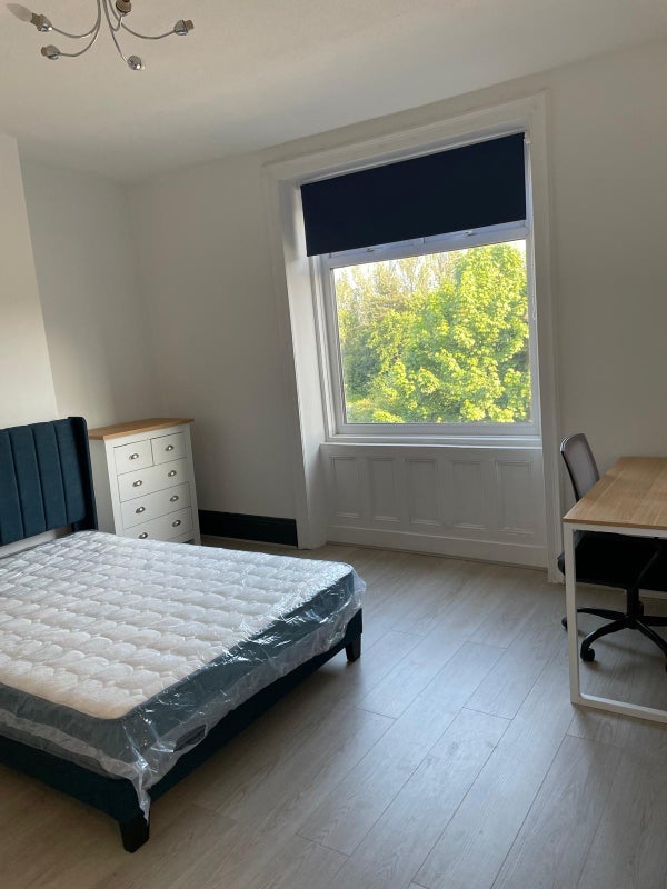Room Shields Road in Gateshead