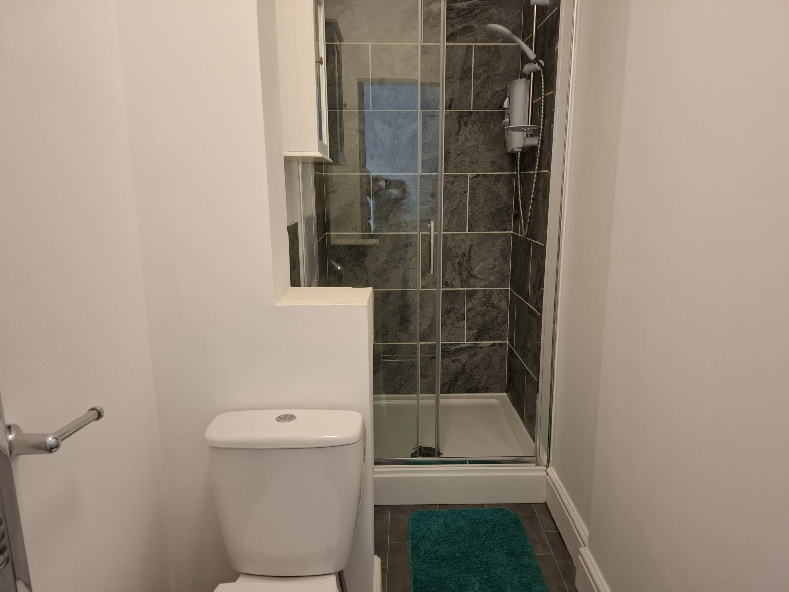 Room Hainton Avenue in Grimsby