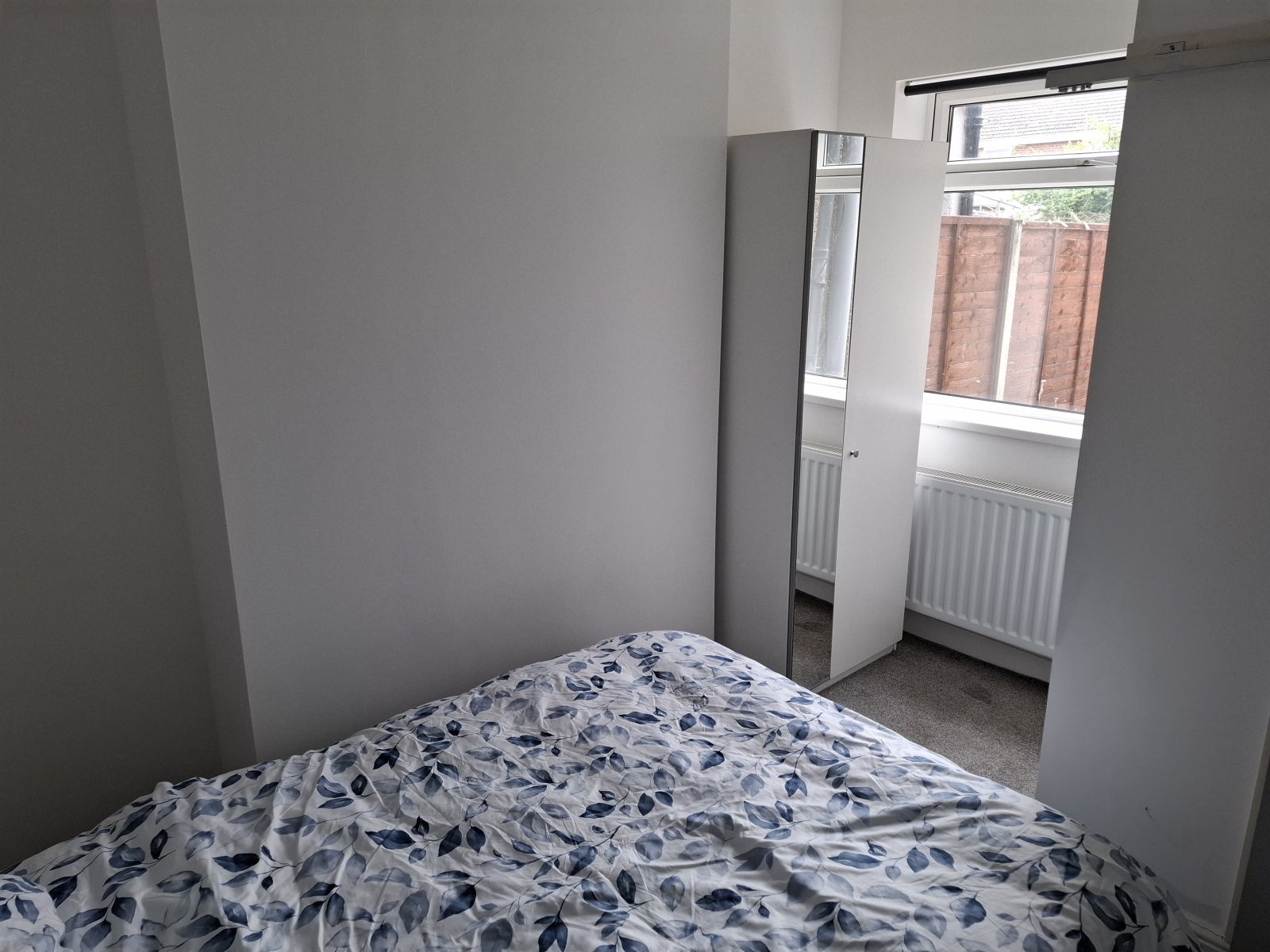 Room Hainton Avenue in Grimsby