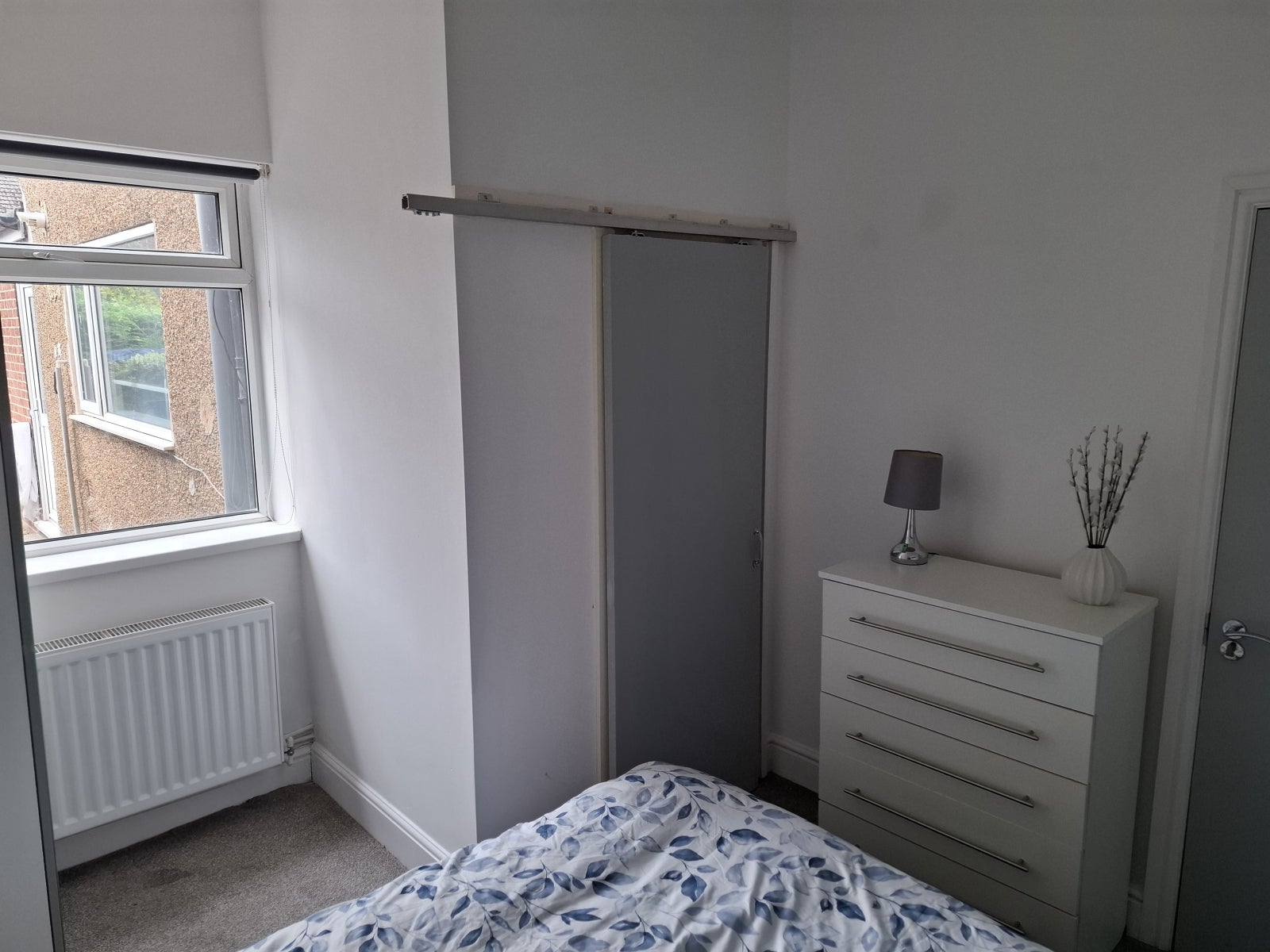 Room Hainton Avenue in Grimsby