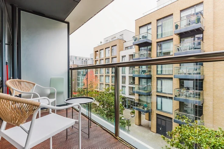 Flat Dance Square in Greater London