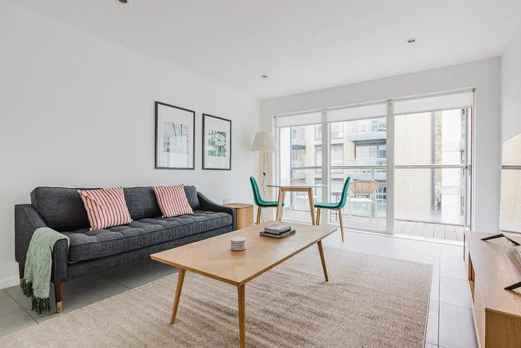 Flat Dance Square in Greater London