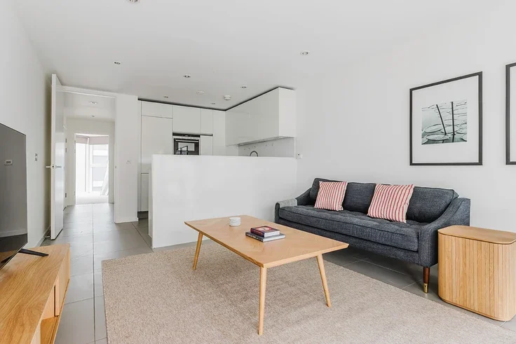 Flat Dance Square in Greater London