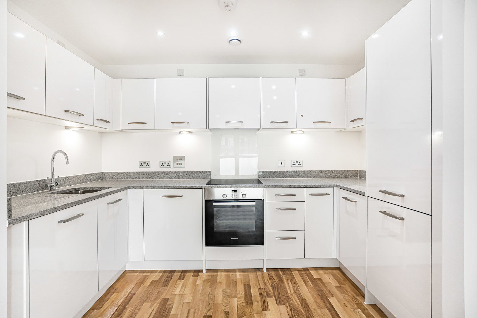 Flat Godfrey Place in Greater London