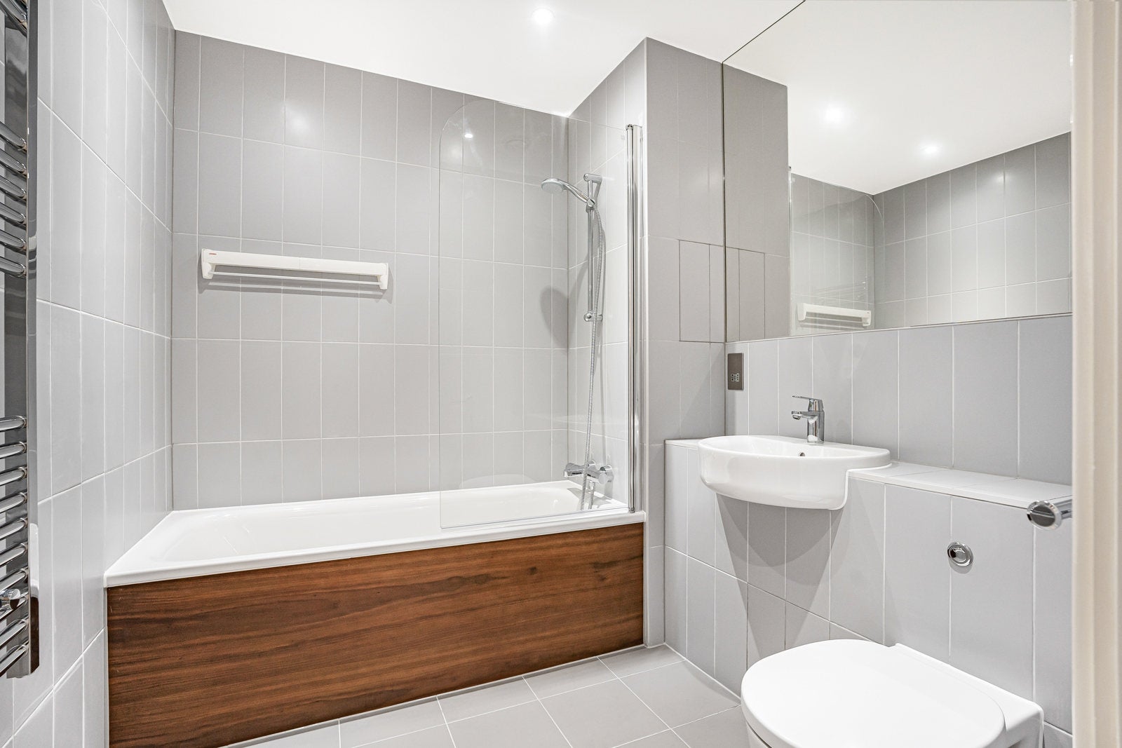 Flat Godfrey Place in Greater London