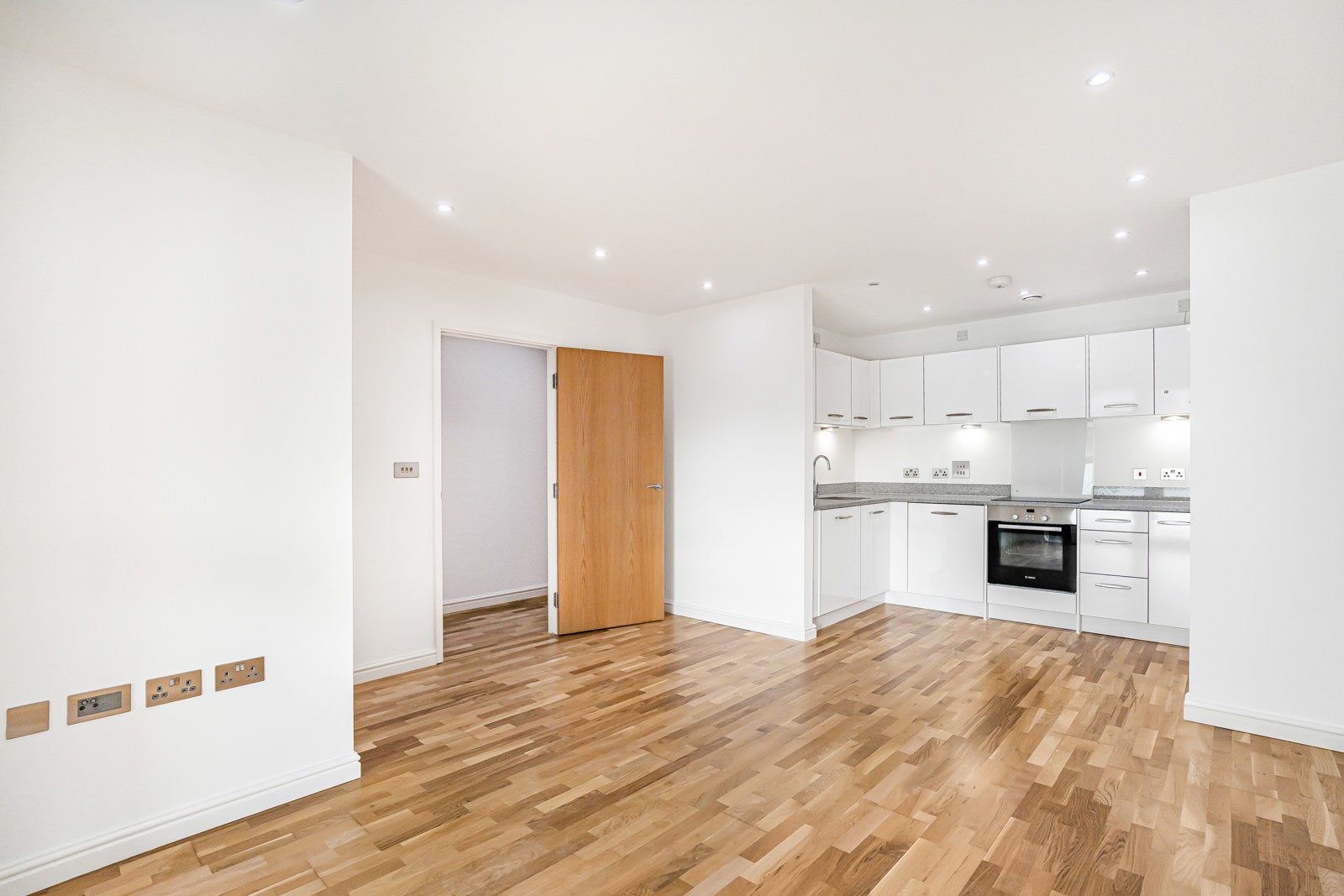 Flat Godfrey Place in Greater London