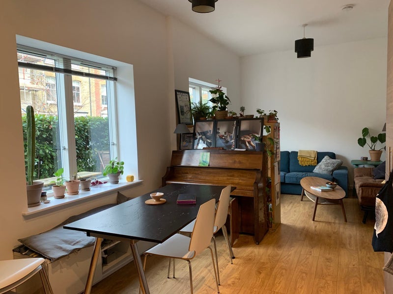Room Powell Road in Greater London