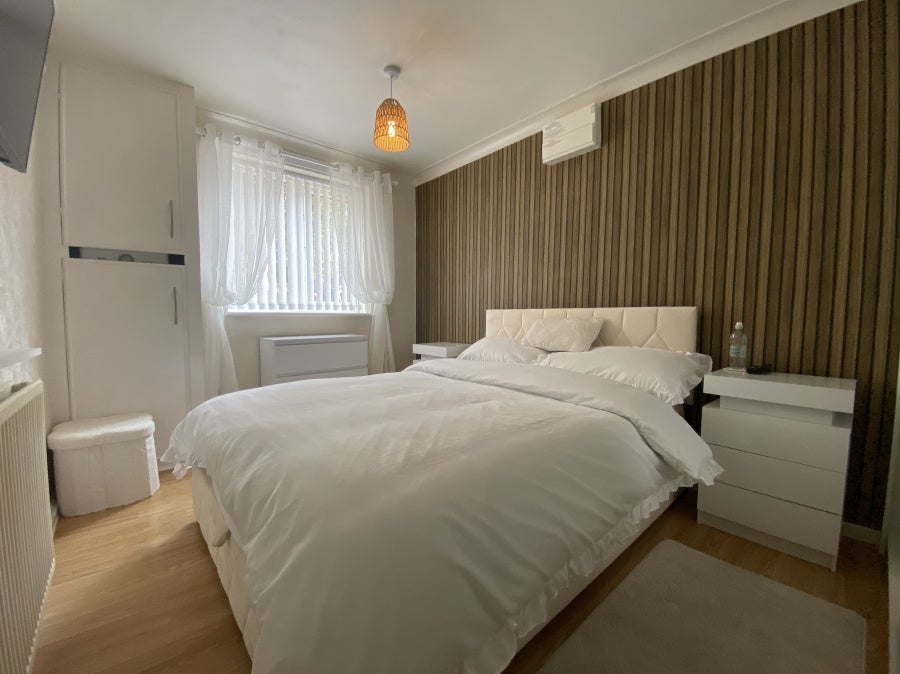 Flat Bannister Drive in Hull