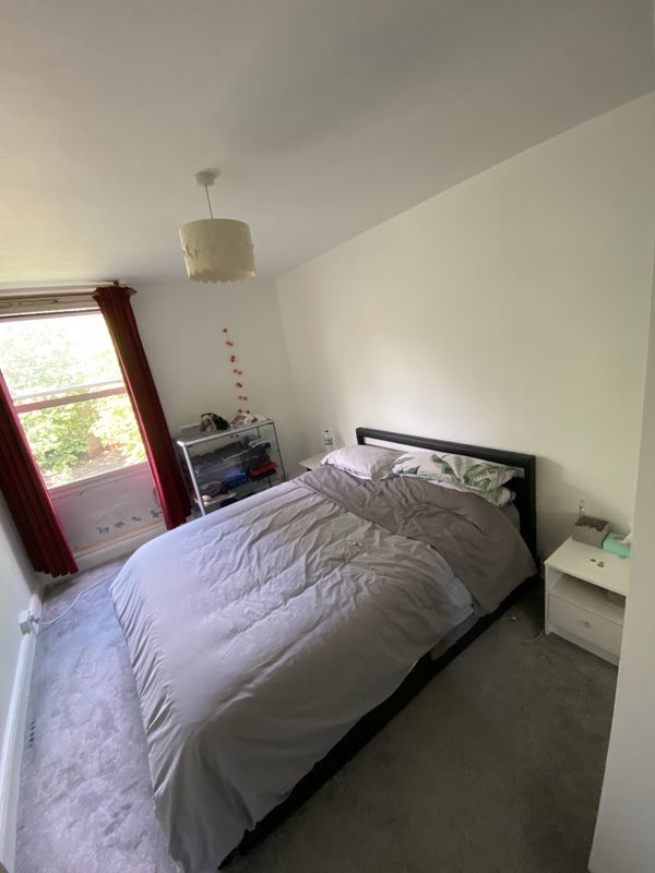 Room Falcon Road in Greater London