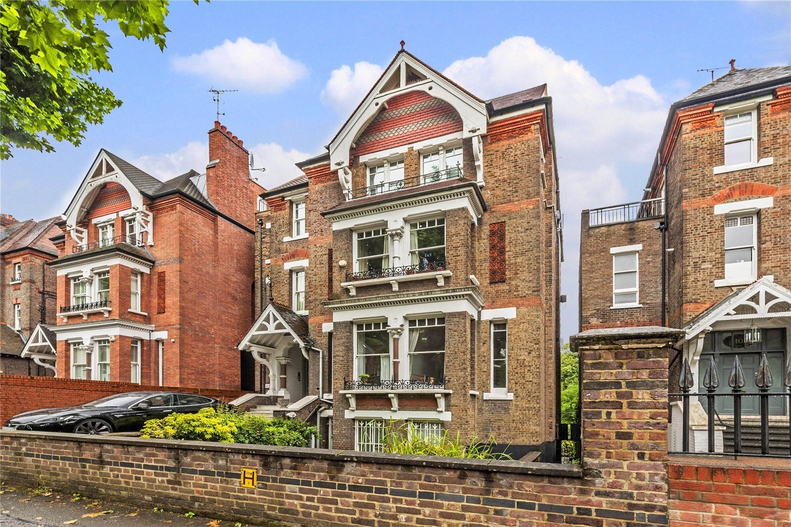 Flat Fitzjohn's Avenue in Greater London