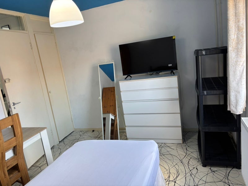 Room Southwood Road in Greater London