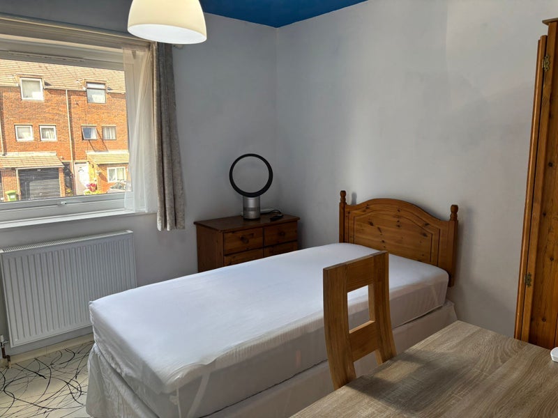 Room Southwood Road in Greater London