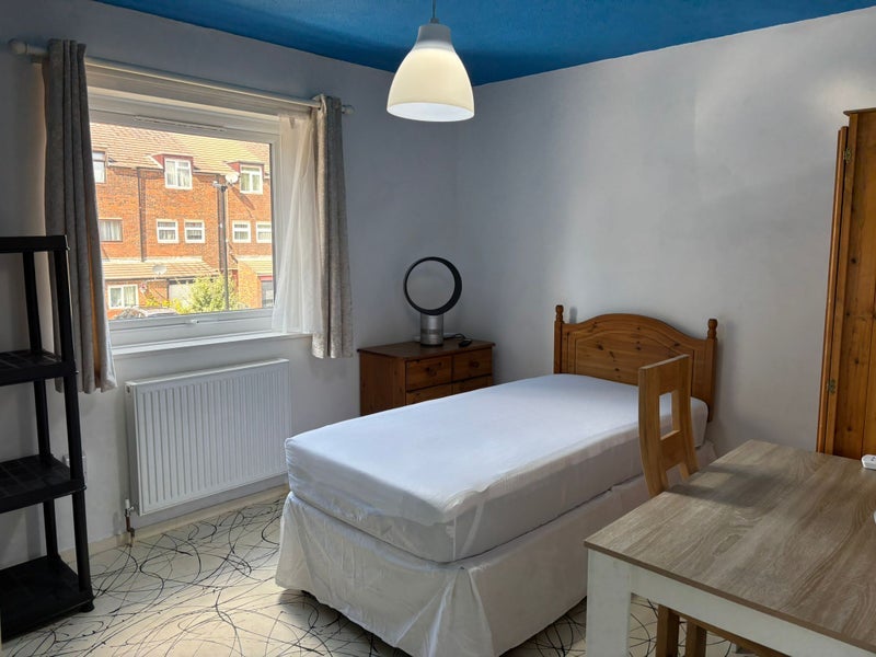 Room Southwood Road in Greater London