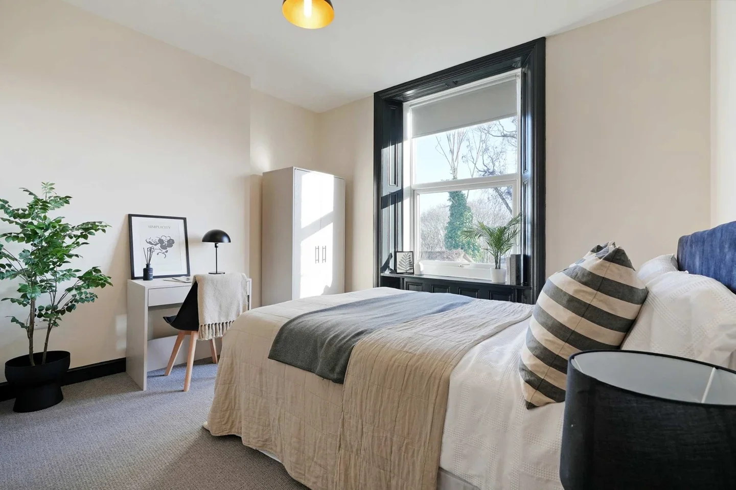 Room Crookesmoor Road in Sheffield
