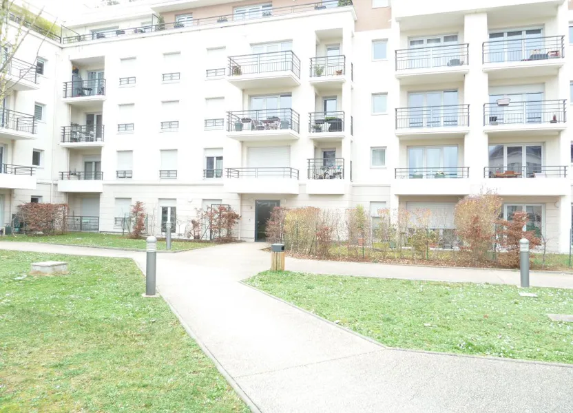 Flat Passerelle sur la Seine in Carrières-sous-Poissy