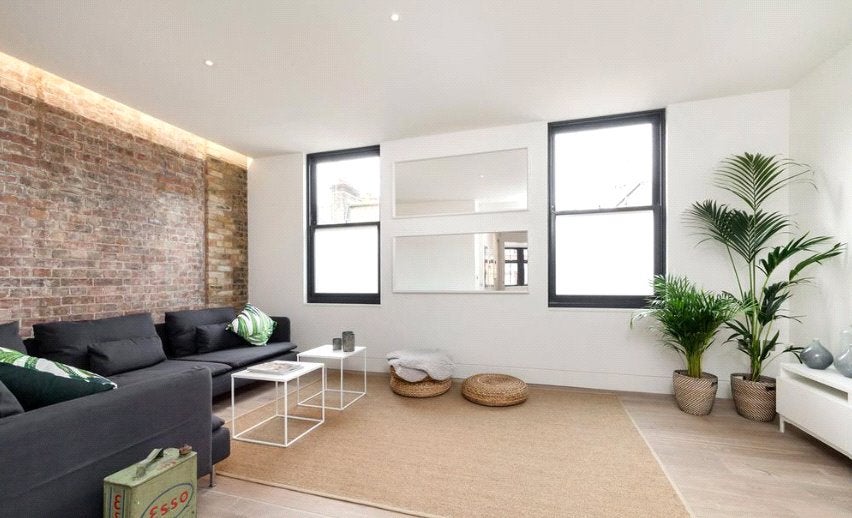Flat Riding House Street in City of Westminster
