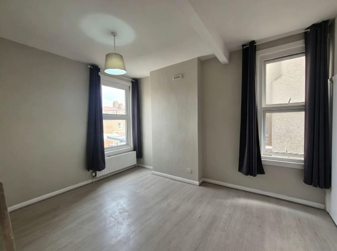 Flat St Antony's Road in Greater London