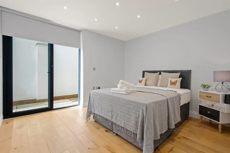Flat Lawrence Buildings in Greater London