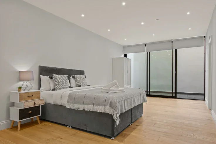 Flat Lawrence Buildings in Greater London