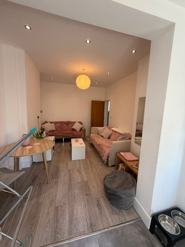 Room Ipswich Road in Greater London