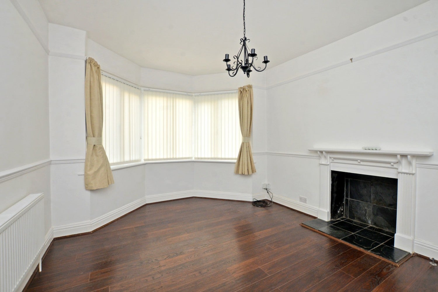 House Grand Avenue in Surrey Heath