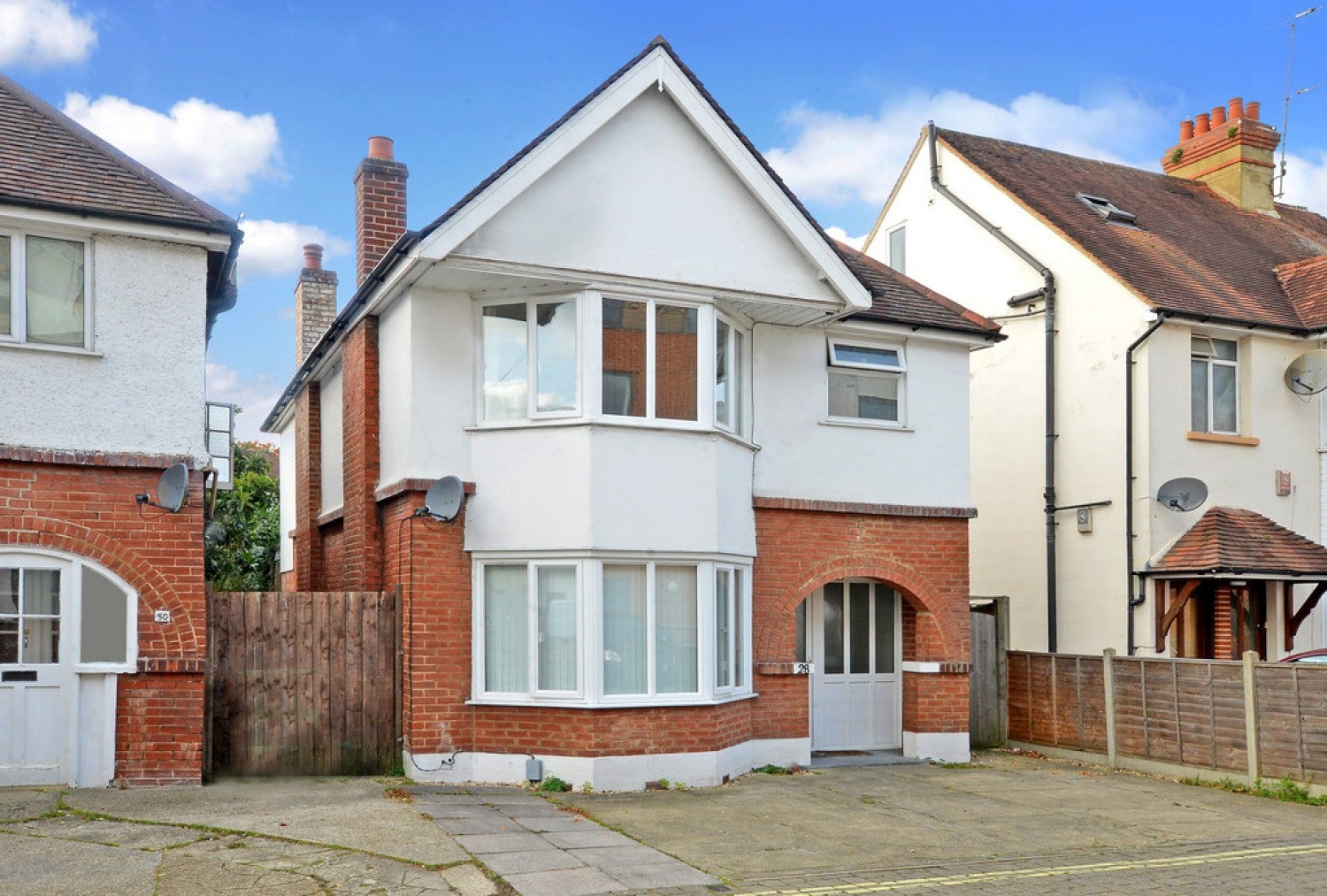 House Grand Avenue in Surrey Heath