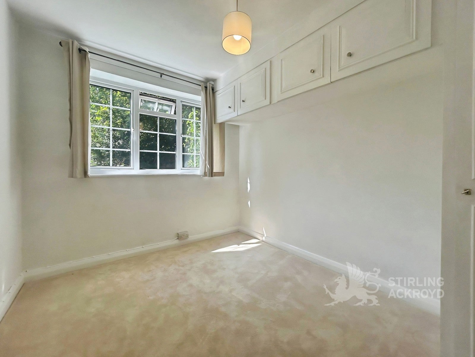 Flat Grosvenor Court in Guildford
