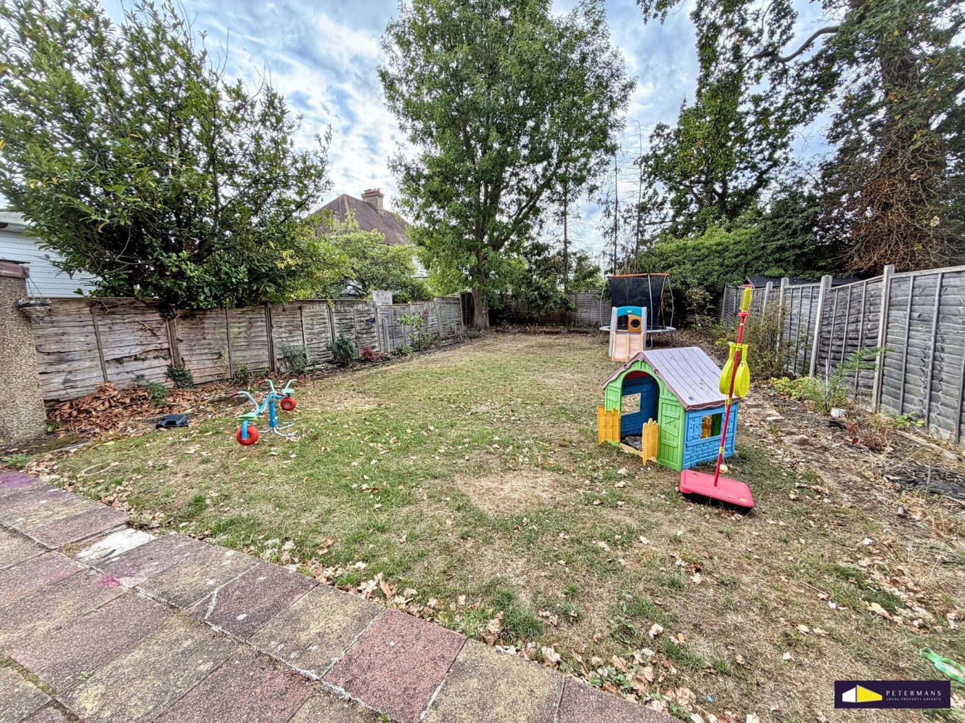 House Edgwarebury Lane in Greater London