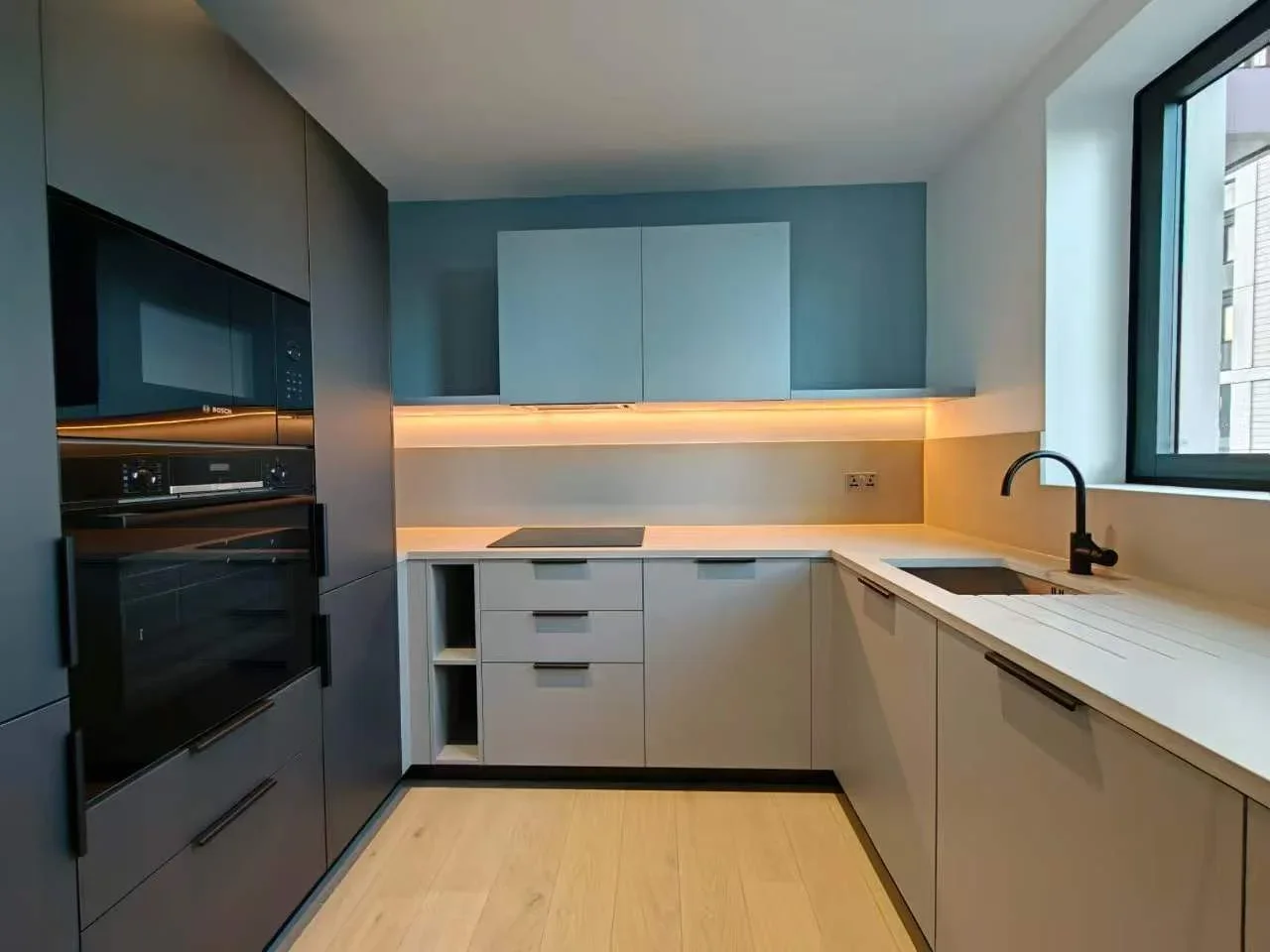 Flat Chandlers Avenue in Greater London
