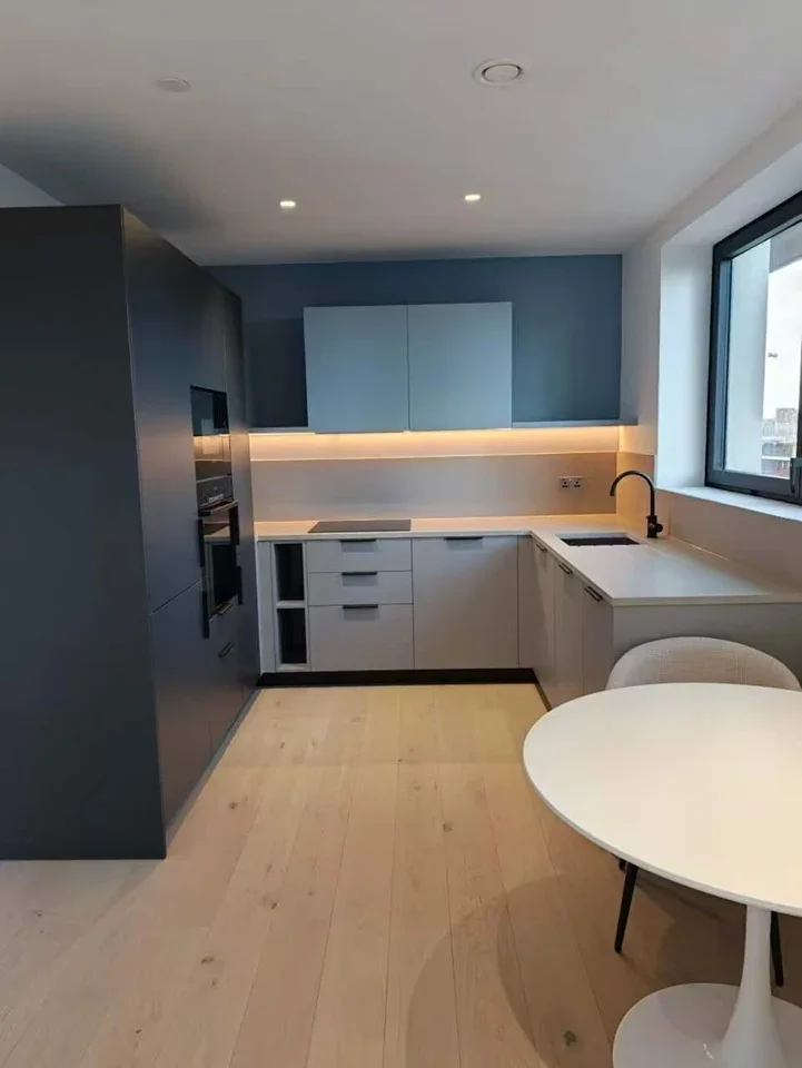 Flat Chandlers Avenue in Greater London