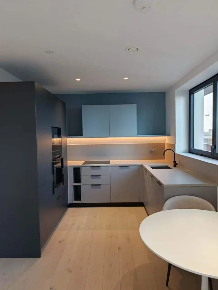 Flat Chandlers Avenue in Greater London