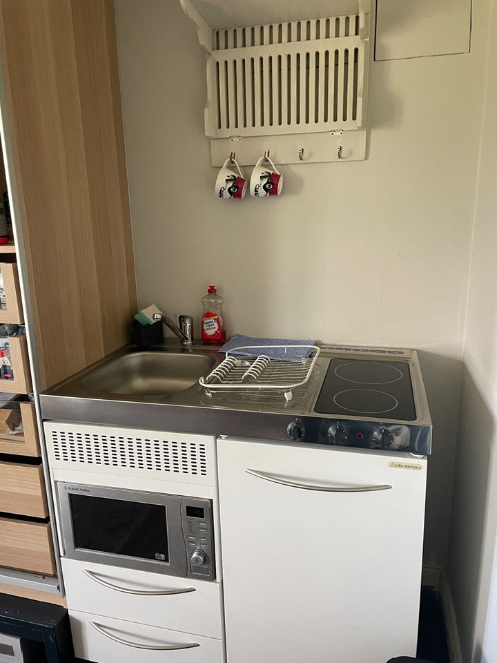 Room Winchmore Hill Road in Greater London