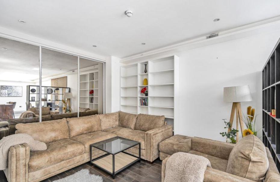 House Mornington Crescent in Greater London