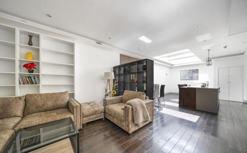 House Mornington Crescent in Greater London