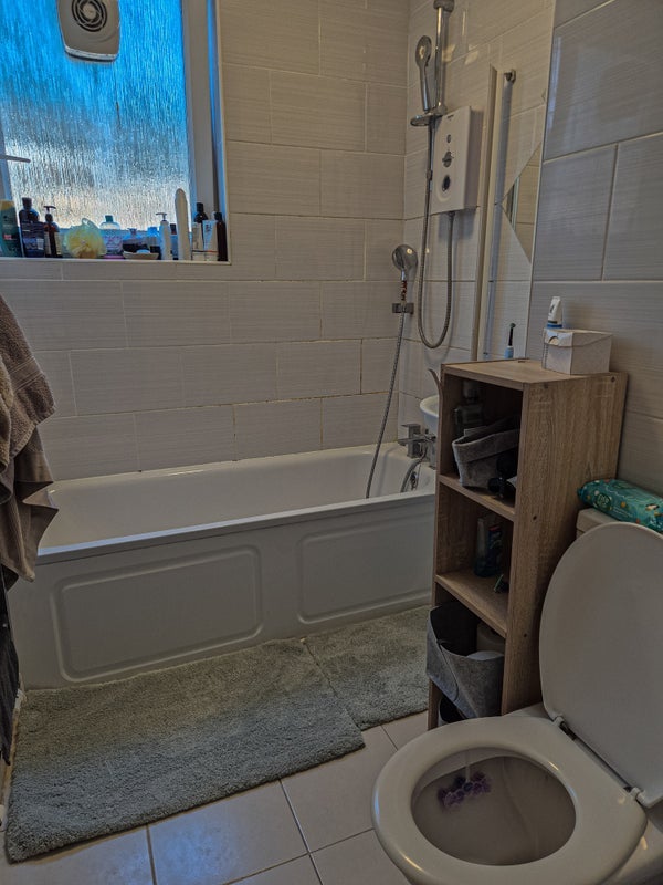 Room Cropley Street in Greater London