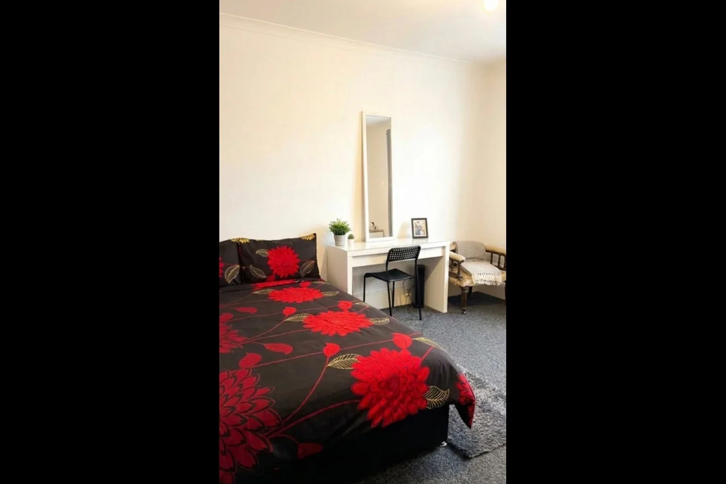 Room Park Avenue in Greater London